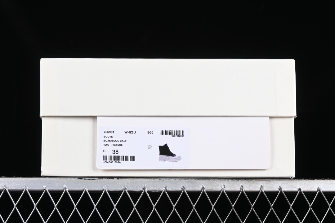 💰480顶级版本 Alexander McQueen 麦昆 2023秋冬新款 Tread Slick 前拉链短靴
#原版1:1开发 TPU几层组合大底 水染羊皮内里 牛皮垫脚垫脚
尺码：35 36 37 38 39 40 T.E5