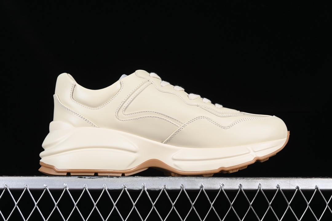 💰600渠道原装订单 Gucci Rhyton Vintage Trainer Sneaker 古驰老爹5D皮革角状复古慢跑鞋 2SH009522
#原装套装配件官方同源 全套专柜包装物及配件 右脚鞋舌和外盒标嵌入核心防伪芯片装置
#意大利手工代工厂原楦 原面小牛皮,内里小羊皮同源出厂定制真丝绸防尘鞋套袋
#原装雪梨形超软沙绒纸团 细节制造精品 专柜一致双透明贴标,尺码+长度。说明书单独贴附在外盒标上
#原装代工底厂数据复模,配比还原度98%,回弹MD中底,加耐磨TPR耐磨外底(抗磨缓震)
尺码:35 36 37 38 39 40 41 42 43 44 MBJ0