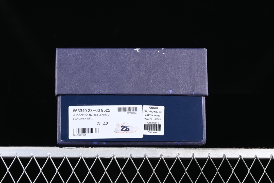 💰600渠道原装订单 Gucci Rhyton Vintage Trainer Sneaker 古驰老爹5D皮革角状复古慢跑鞋 2SH009522
#原装套装配件官方同源 全套专柜包装物及配件 右脚鞋舌和外盒标嵌入核心防伪芯片装置
#意大利手工代工厂原楦 原面小牛皮,内里小羊皮同源出厂定制真丝绸防尘鞋套袋
#原装雪梨形超软沙绒纸团 细节制造精品 专柜一致双透明贴标,尺码+长度。说明书单独贴附在外盒标上
#原装代工底厂数据复模,配比还原度98%,回弹MD中底,加耐磨TPR耐磨外底(抗磨缓震)
尺码:35 36 37 38 39 40 41 42 43 44 MBJ0