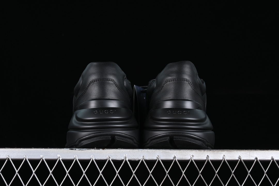 💰600 渠道原装订单 Gucci Rhyton Vintage Trainer Sneaker 古驰老爹5D皮革角状复古慢跑鞋 UPG701057
#原装套装配件官方同源 全套专柜包装物及配件 右脚鞋舌和外盒标嵌入核心防伪芯片装置
#意大利手工代工厂原楦 原面小牛皮,内里小羊皮同源出厂定制真丝绸防尘鞋套袋
#原装雪梨形超软沙绒纸团 细节制造精品 专柜一致双透明贴标,尺码+长度。说明书单独贴附在外盒标上
#原装代工底厂数据复模,配比还原度98%,回弹MD中底,加耐磨TPR耐磨外底(抗磨缓震)
尺码:35 36 37 38 39 40 41 42 43 44 MBJ0
