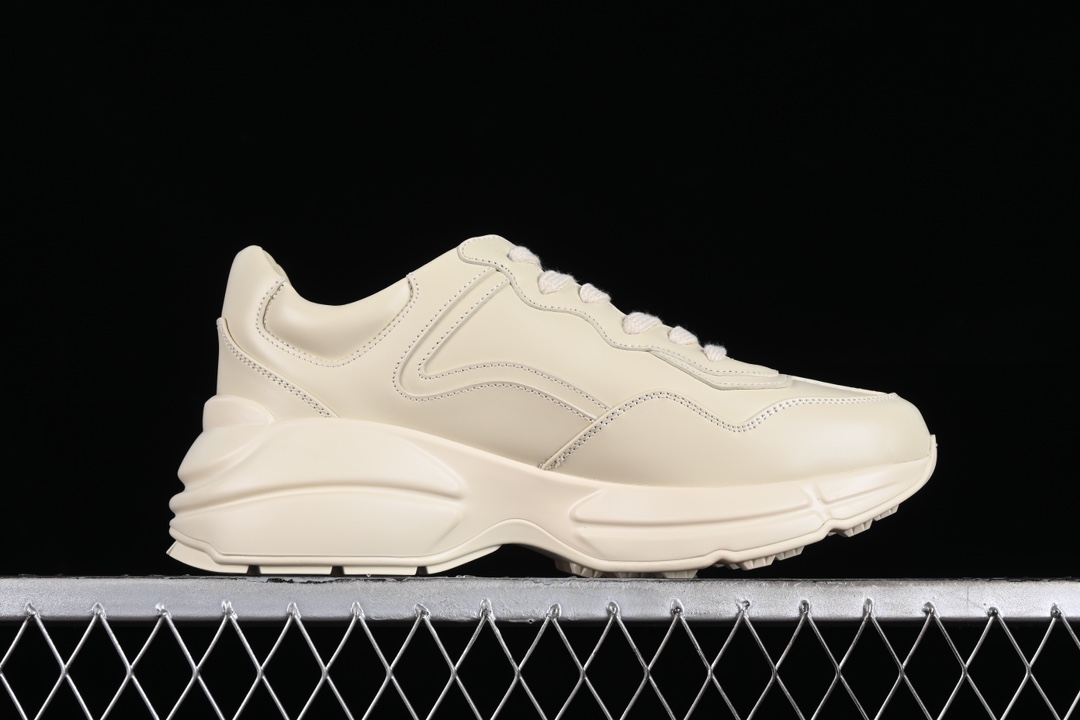 💰600 渠道原装订单 Gucci Rhyton Vintage Trainer Sneaker 古驰老爹5D皮革角状复古慢跑鞋 DRW009522
#原装套装配件官方同源 全套专柜包装物及配件 右脚鞋舌和外盒标嵌入核心防伪芯片装置
#意大利手工代工厂原楦 原面小牛皮,内里小羊皮同源出厂定制真丝绸防尘鞋套袋
#原装雪梨形超软沙绒纸团 细节制造精品 专柜一致双透明贴标,尺码+长度。说明书单独贴附在外盒标上
#原装代工底厂数据复模,配比还原度98%,回弹MD中底,加耐磨TPR耐磨外底(抗磨缓震)
尺码:35 36 37 38 39 MBJ0