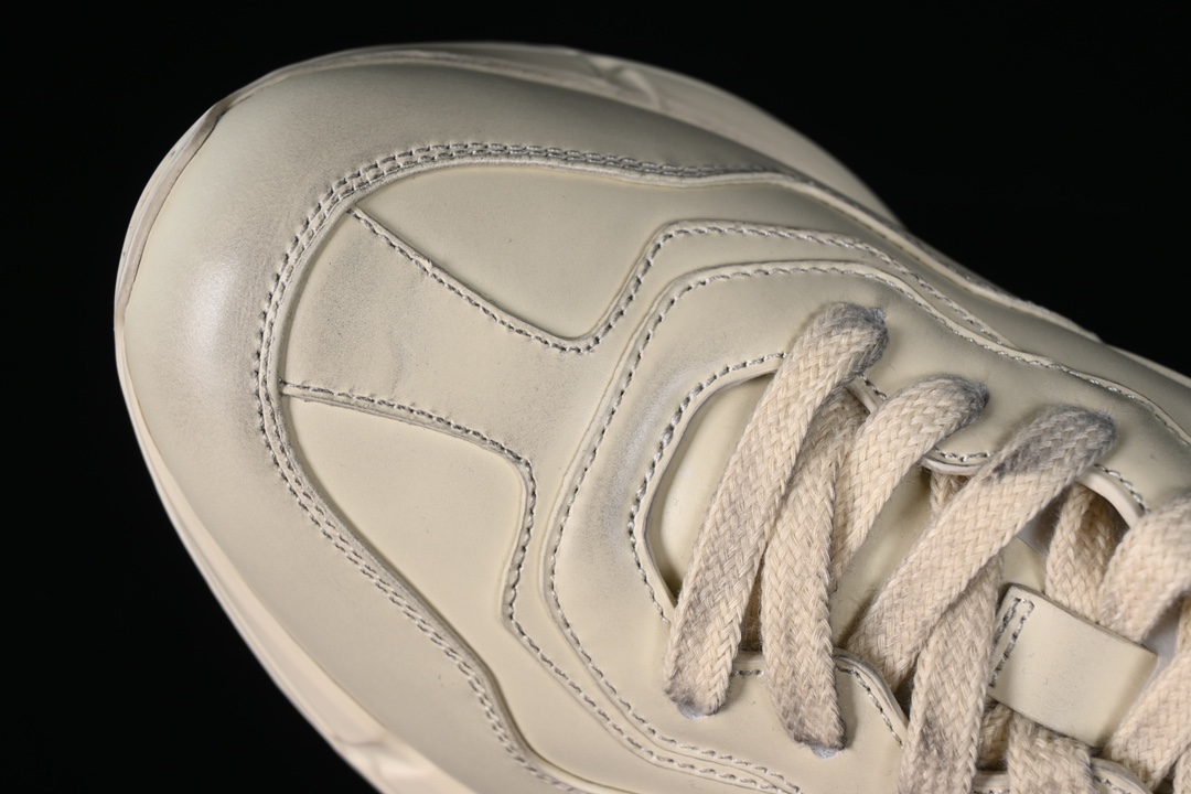 💰600渠道原装订单 Gucci Rhyton Vintage Trainer Sneaker 古驰老爹5D皮革角状复古慢跑鞋 A9L009522
#原装套装配件官方同源 全套专柜包装物及配件 右脚鞋舌和外盒标嵌入核心防伪芯片装置
#意大利手工代工厂原楦 原面小牛皮,内里小羊皮同源出厂定制真丝绸防尘鞋套袋
#原装雪梨形超软沙绒纸团 细节制造精品 专柜一致双透明贴标,尺码+长度。说明书单独贴附在外盒标上
#原装代工底厂数据复模,配比还原度98%,回弹MD中底,加耐磨TPR耐磨外底(抗磨缓震)
尺码:35 36 37 38 39 40 41 42 43 44 MBJ0