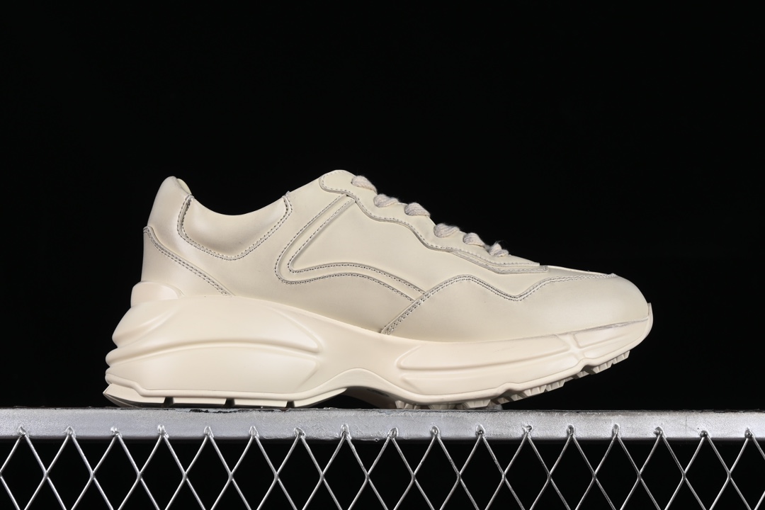 💰600渠道原装订单 Gucci Rhyton Vintage Trainer Sneaker 古驰老爹5D皮革角状复古慢跑鞋 A9L009522
#原装套装配件官方同源 全套专柜包装物及配件 右脚鞋舌和外盒标嵌入核心防伪芯片装置
#意大利手工代工厂原楦 原面小牛皮,内里小羊皮同源出厂定制真丝绸防尘鞋套袋
#原装雪梨形超软沙绒纸团 细节制造精品 专柜一致双透明贴标,尺码+长度。说明书单独贴附在外盒标上
#原装代工底厂数据复模,配比还原度98%,回弹MD中底,加耐磨TPR耐磨外底(抗磨缓震)
尺码:35 36 37 38 39 40 41 42 43 44 MBJ0