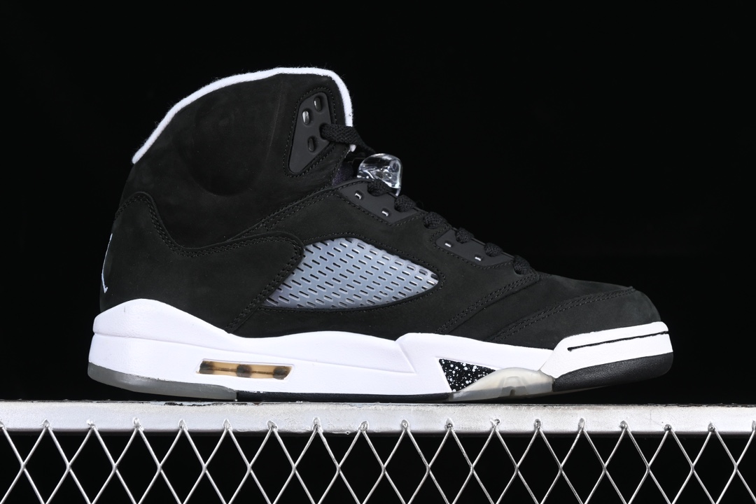 特价🉐️💰240纯原
Air Jordan 5 Retro "Oreo" AJ5 乔5水泥灰 CT4838-011
尺码：43 44 44.5 45 46 3TE5