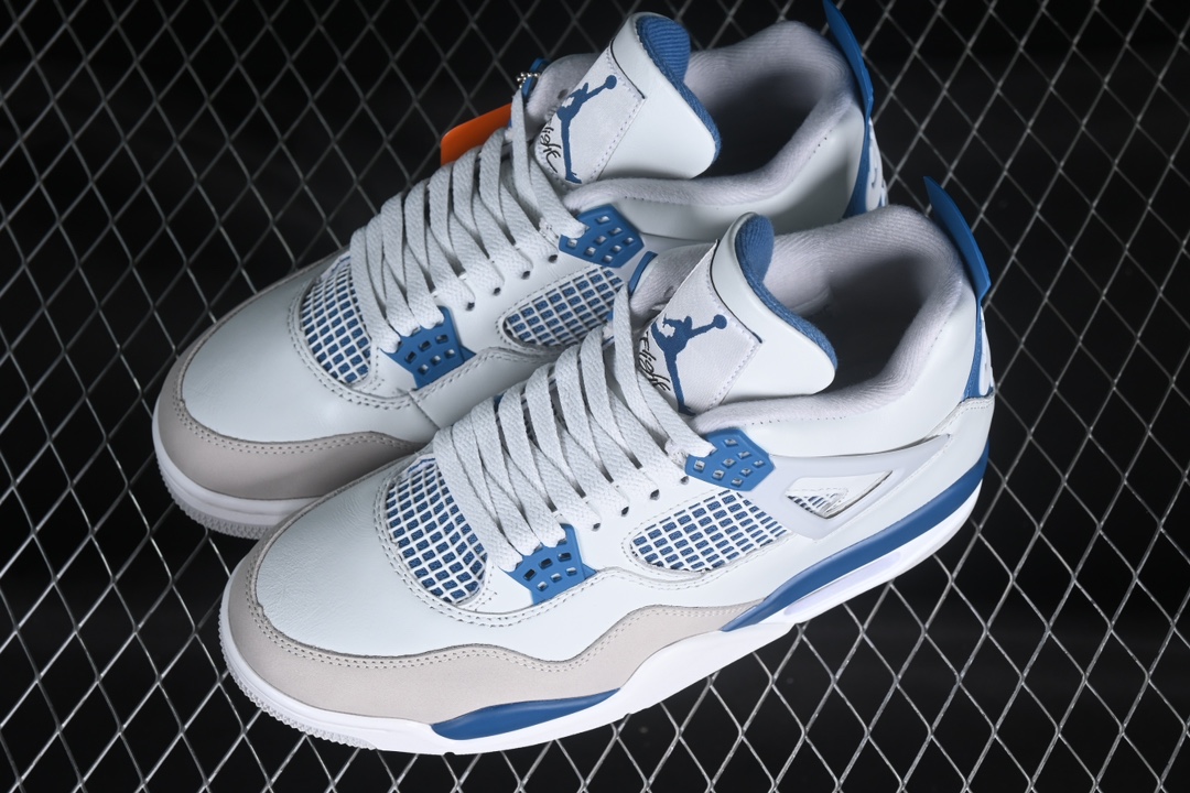 💰190真标💰280公司级💰380纯原💰460顶级
Air Jordan 4 Retro "Military Blue" AJ4 乔4白蓝灰元年配色 FV5029-141
#采用经典的白色、军蓝色和中性灰色为配色方案,以白色皮革鞋面,鞋头采用中性灰色覆面,鞋眼、中底、鞋跟片和鞋舌上的Jumpman标志均采用军蓝色撞色设计,最后以白色、蓝色和灰色橡胶外底,鞋跟搭配白色“Nike Air”Logo完善设计。
尺码:40 40.5 41 42 42.5 43 44 44.5 45 46 47.5 HCF6