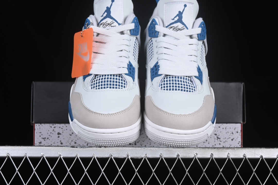 💰190真标💰280公司级💰380纯原💰460顶级
Air Jordan 4 Retro "Military Blue" AJ4 乔4白蓝灰元年配色 FV5029-141
#采用经典的白色、军蓝色和中性灰色为配色方案,以白色皮革鞋面,鞋头采用中性灰色覆面,鞋眼、中底、鞋跟片和鞋舌上的Jumpman标志均采用军蓝色撞色设计,最后以白色、蓝色和灰色橡胶外底,鞋跟搭配白色“Nike Air”Logo完善设计。
尺码:40 40.5 41 42 42.5 43 44 44.5 45 46 47.5 HCF6