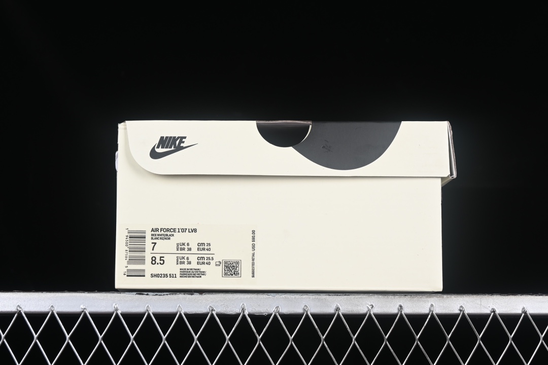 💰300纯原
 Nk Air Force 1'07 Mid 米黑勾 满天星 空军一号中帮休闲板鞋 SH0235-511
#客供高亮3m反光 定制头成皮料 定制鞋盒 原楦原纸板 纯正版型 内置全掌气垫
尺码：36 36.5 37.5 38 38.5 39 40 40.5 41 42 42.5 43 44 44.5 45 9.D4