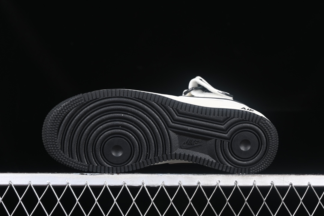 💰300纯原
 Nk Air Force 1'07 Mid 米黑勾 满天星 空军一号中帮休闲板鞋 SH0235-511
#客供高亮3m反光 定制头成皮料 定制鞋盒 原楦原纸板 纯正版型 内置全掌气垫
尺码：36 36.5 37.5 38 38.5 39 40 40.5 41 42 42.5 43 44 44.5 45 9.D4