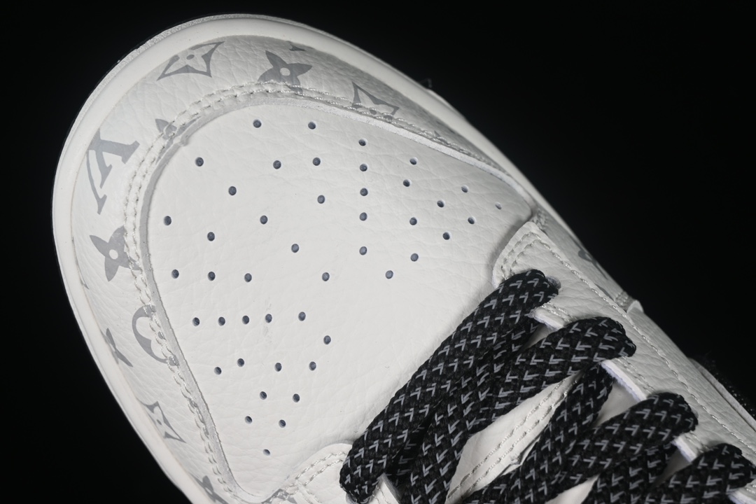  特价 LV x Nk Dunk Low 联名款路易威登-黑满天星 SB低帮休闲板鞋 FC1688-13