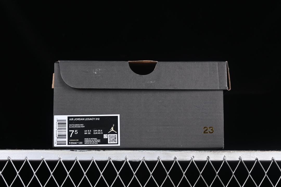 💰200真标💰240公司级💰280纯原
Air Jordan Legacy AJ312 Low 龙年限定 魔术贴三合一板鞋 FZ5047-120
#抄底价跑量专供 头层皮鞋头材料打造 版型皮料与官方一致 断码补货快 长期供应
尺码:35.5 36 36.5 37.5 38 38.5 39 40 40.5 41 42 42.5 43 44 44.5 45 46 B.D4