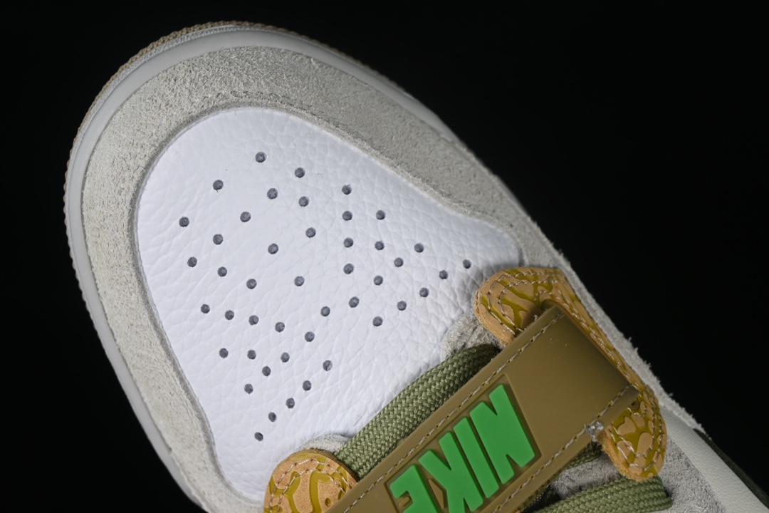 💰200真标💰240公司级💰280纯原
Air Jordan Legacy AJ312 Low 龙年限定 魔术贴三合一板鞋 DX9260-001
#抄底价跑量专供 头层皮鞋头材料打造 版型皮料与官方一致 断码补货快 长期供应
尺码:35.5 36 36.5 37.5 38 38.5 39 40 40.5 41 42 42.5 43 44 44.5 45 46 B.D4