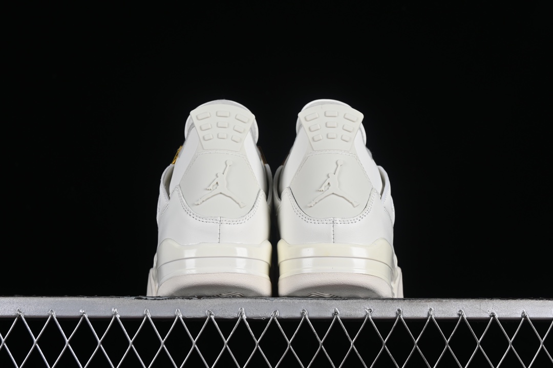 💰280公司级💰380纯原
Air Jordan 4 Retro "Metallic Gold" AJ4 乔4米白金 AQ9129-170
#整体采用大面积白色皮革覆面,金扣点缀,有点儿 OW x Air Jordan 4 的味道了。鞋舌处的飞人 Logo 以压印形式呈现,而非传统的贴布。
尺码:36 36.5 37.5 38 38.5 39 40 40.5 41 42 42.5 43 44 44.5 45 46 47.5 LTD4