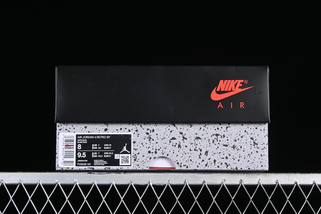 特价🉐️280
Air Jordan 4 Retro "Military Blue" AJ4 乔4白蓝灰元年配色 FV5029-141
#采用经典的白色、军蓝色和中性灰色为配色方案,以白色皮革鞋面,鞋头采用中性灰色覆面,鞋眼、中底、鞋跟片和鞋舌上的Jumpman标志均采用军蓝色撞色设计,最后以白色、蓝色和灰色橡胶外底,鞋跟搭配白色“Nike Air”Logo完善设计。
尺码:40 40.5 41 42 42.5 43 44 44.5 45 46 47.5 3.D4