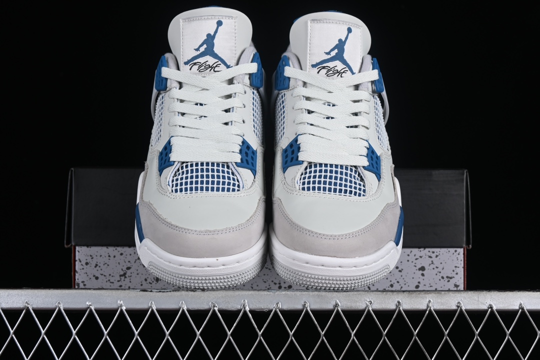 特价🉐️280
Air Jordan 4 Retro "Military Blue" AJ4 乔4白蓝灰元年配色 FV5029-141
#采用经典的白色、军蓝色和中性灰色为配色方案,以白色皮革鞋面,鞋头采用中性灰色覆面,鞋眼、中底、鞋跟片和鞋舌上的Jumpman标志均采用军蓝色撞色设计,最后以白色、蓝色和灰色橡胶外底,鞋跟搭配白色“Nike Air”Logo完善设计。
尺码:40 40.5 41 42 42.5 43 44 44.5 45 46 47.5 3.D4