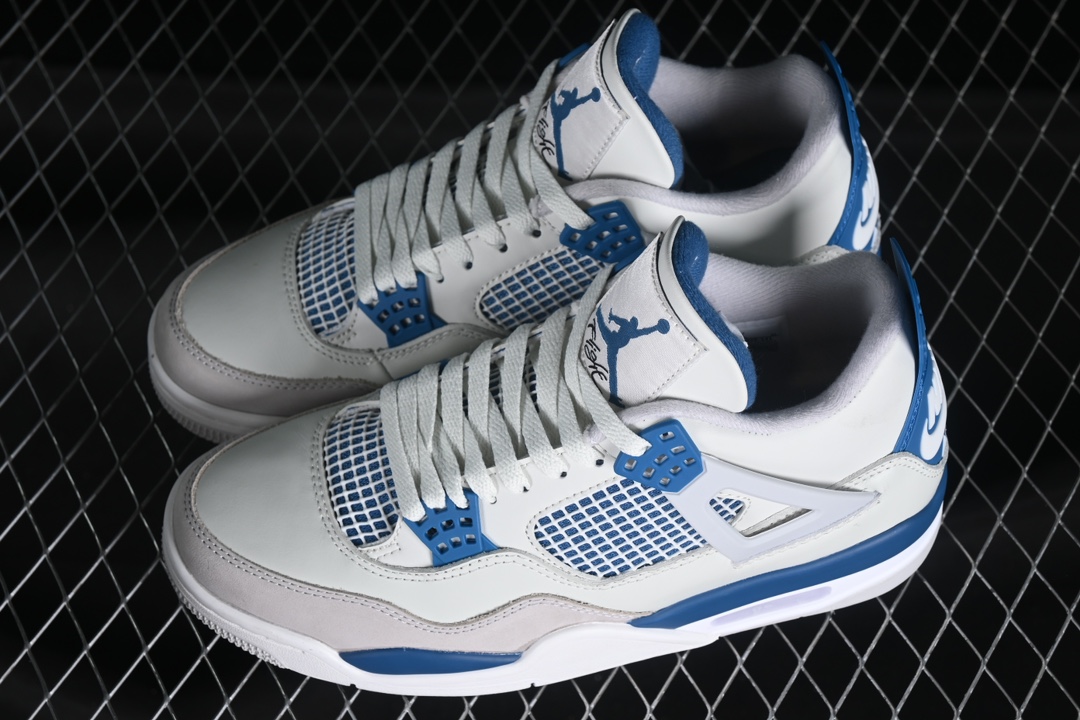 特价🉐️280
Air Jordan 4 Retro "Military Blue" AJ4 乔4白蓝灰元年配色 FV5029-141
#采用经典的白色、军蓝色和中性灰色为配色方案,以白色皮革鞋面,鞋头采用中性灰色覆面,鞋眼、中底、鞋跟片和鞋舌上的Jumpman标志均采用军蓝色撞色设计,最后以白色、蓝色和灰色橡胶外底,鞋跟搭配白色“Nike Air”Logo完善设计。
尺码:40 40.5 41 42 42.5 43 44 44.5 45 46 47.5 3.D4
