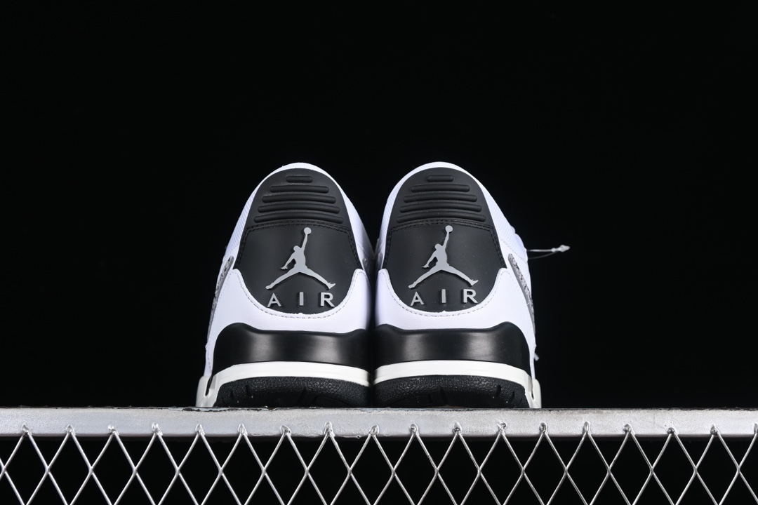 💰200真标💰240公司级💰280纯原
Air Jordan Legacy AJ312 Low 魔术贴三合一板鞋 CD9054-110
尺码:36 36.5 37.5 38 38.5 39 40 40.5 41 42 42.5 43 44 44.5 45 46 47.5 99D4