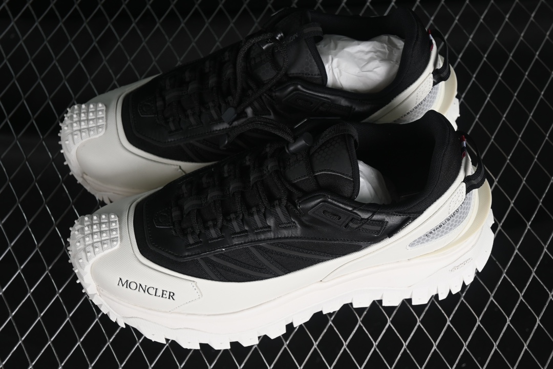 💰500纯原
Moncler 盟可睐/蒙口 Trailgrip GTX 抗撕裂材质山地户外鞋 M00100M2058
#鞋身采用Cordura防撕裂尼龙/Gore-Tex防水材质 中底内置全掌碳板 支撑性能拉满 侧边3M反光带
#大底采用RB MD 碳板 TPU 五层分离组合 鞋底搭载Vibram外底提供超强的抓地力和防滑性能 原装大盒包装 内赠Moncler徽章防层袋一副
尺码:36 36.5 37.5 38 38.5 39 40 40.5 41 42 42.5 43 44 44.5 45 46 X.E5