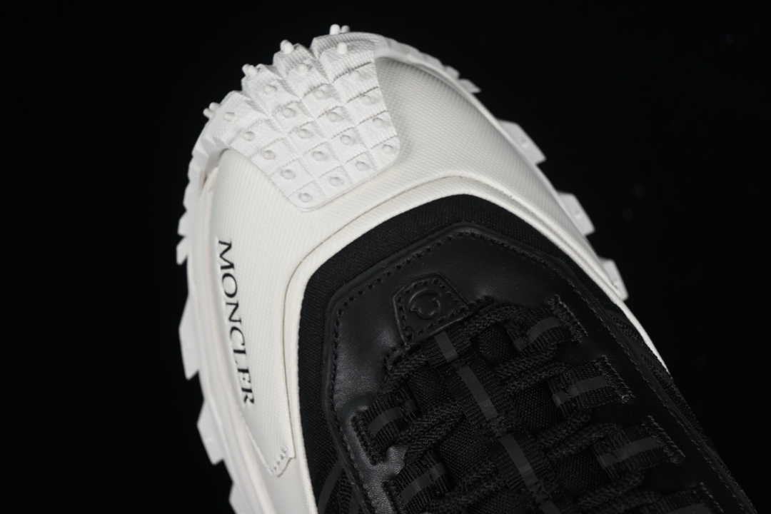 💰500纯原
Moncler 盟可睐/蒙口 Trailgrip GTX 抗撕裂材质山地户外鞋 M00100M2058
#鞋身采用Cordura防撕裂尼龙/Gore-Tex防水材质 中底内置全掌碳板 支撑性能拉满 侧边3M反光带
#大底采用RB MD 碳板 TPU 五层分离组合 鞋底搭载Vibram外底提供超强的抓地力和防滑性能 原装大盒包装 内赠Moncler徽章防层袋一副
尺码:36 36.5 37.5 38 38.5 39 40 40.5 41 42 42.5 43 44 44.5 45 46 X.E5