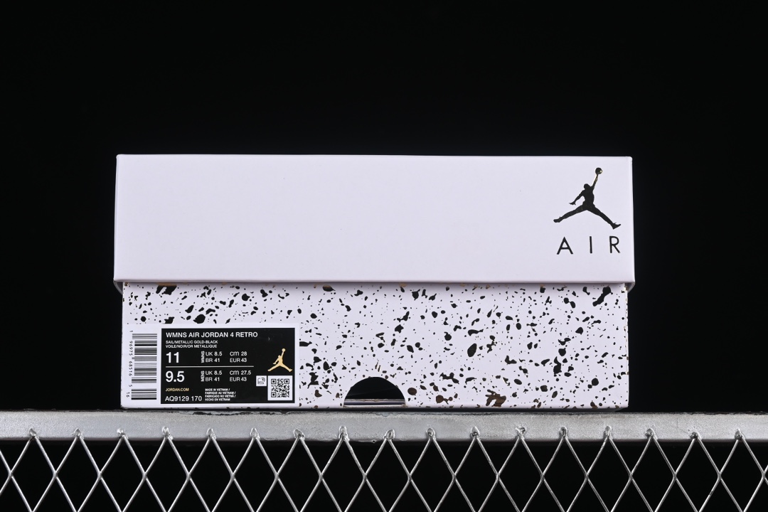💰190真标💰280公司级💰380纯原💰520顶级
Air Jordan 4 Retro "Metallic Gold" AJ4 乔4米白金 AQ9129-170
#最大50.5码 原厂麂皮 内置小书包保护 外贸顶级专供 全部配色原鞋原尺码开发生产 极致还原 一眼ZP既视感
尺码：40 40.5 41 42 42.5 43 44 44.5 45 45.5 46 47.5 48.5 49.5 50.5 P.F6