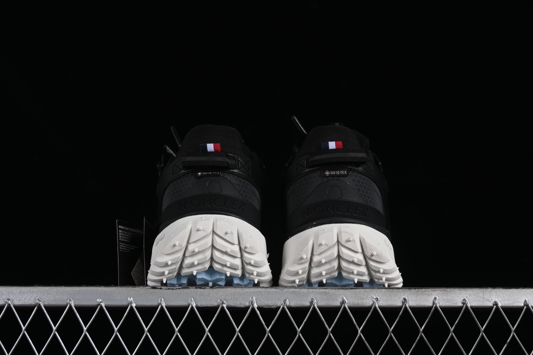 💰500纯原
Moncler 盟可睐/蒙口 Trailgrip GTX 抗撕裂材质山地户外鞋 M00050M3211
#鞋身采用Cordura防撕裂尼龙/Gore-Tex防水材质 中底内置全掌碳板 支撑性能拉满 侧边3M反光带
#大底采用RB MD 碳板 TPU 五层分离组合 鞋底搭载Vibram外底提供超强的抓地力和防滑性能 原装大盒包装 内赠Moncler徽章防层袋一副
尺码:36 36.5 37.5 38 38.5 39 40 40.5 41 42 42.5 43 44 44.5 45 46 X.E5