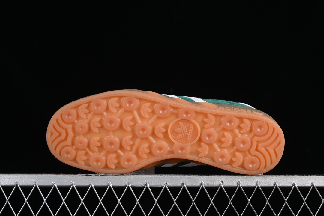 💰240纯原
Ad Originals Gazelle Indoor IG1596 三叶草复古休闲防滑耐磨低帮板鞋
尺码：35 36 36.5 37 38 38.5 39 40 40.5 41 42 42.5 43 44 44.5 45 N.D4