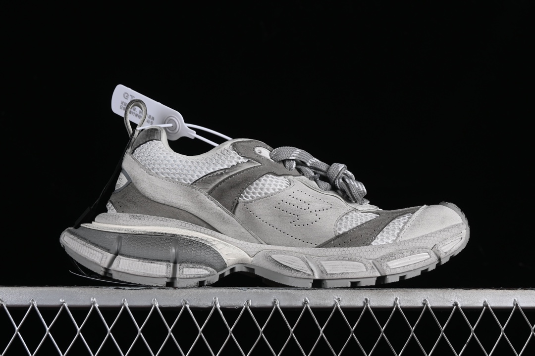 💰360纯原
Balenciaga Phantom Sneaker 官方同步 巴黎世家 十代潮流跑鞋 W3XLH1212
#增加全新设计 在延续 Track Trainer 户外轮廓和复杂鞋面结构的同时，新版本在后跟位置增加了透明带的部件
尺码：35 36 37 38 39 40 41 42 43 44 45 46 偏大一码 HCD4