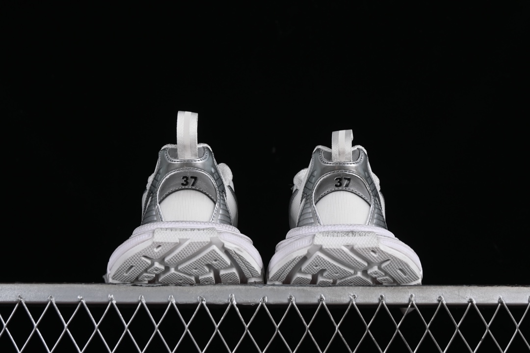 💰420纯原
Balenciaga Phantom Sneaker 官方同步 巴黎世家全新十代潮流跑鞋 W3XL59049
尺码：35 36 37 38 39 40 41 42 43 44 45 46 3.E5