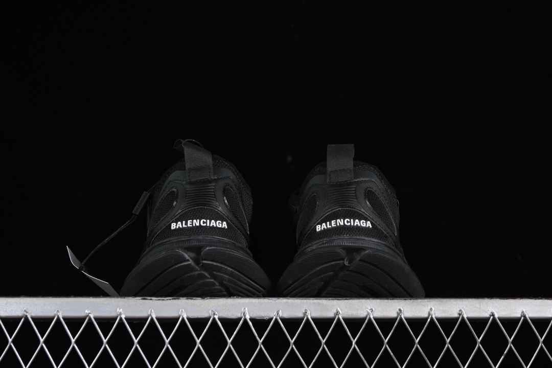 💰360纯原
 Balenciaga Circuit 巴黎世家 超轻做旧印花圆头时尚潮流休闲鞋 WFLGY1000
尺码：35 36 37 38 39 40 41 42 43 44 45 46 HCD4