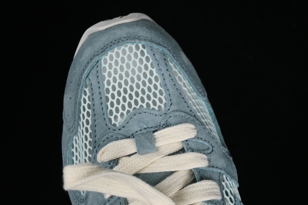 💰300纯原
MiuMiu x New Balance 530系列 意大利奢侈品牌/缪缪联名款低帮经典复古休闲运动慢跑鞋
#鞋款采用解构和轻盈的设计,彷旧的布料包覆着 New Balance 530的轮廓,刻意磨损、不均匀的皮革色调,让波鞋多了不同的个性 这款联名鞋款配有双鞋带设计,包括白色、橙色、棕色和黄色鞋带,营造出随性系起的感觉,为整体感又多了几分 Boyish 以及率性感
尺码:35 36 37 37.5 38 38.5 39.5 40 40.5 41.5 AJD4