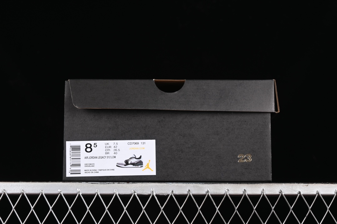 💰200真标💰240公司级💰280纯原
Air Jordan Legacy AJ312 Low 头层 魔术贴三合一板鞋 CD7069-131
尺码：36 36.5 37.5 38 38.5 39 40 40.5 41 42 42.5 43 44 44.5 45 46 ZZC3