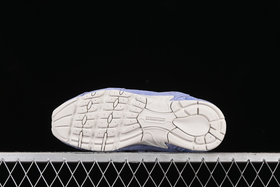 💰260纯原
MiuMiu x New Balance 530系列 意大利奢侈品牌/缪缪联名款低帮经典复古休闲运动慢跑鞋
#鞋款采用解构和轻盈的设计,彷旧的布料包覆着 New Balance 530的轮廓,刻意磨损、不均匀的皮革色调,让波鞋多了不同的个性 这款联名鞋款配有双鞋带设计,包括白色、橙色、棕色和黄色鞋带,营造出随性系起的感觉,为整体感又多了几分 Boyish 以及率性感
尺码:35 36 37 37.5 38 38.5 39.5 40 40.5 41.5 AJD4