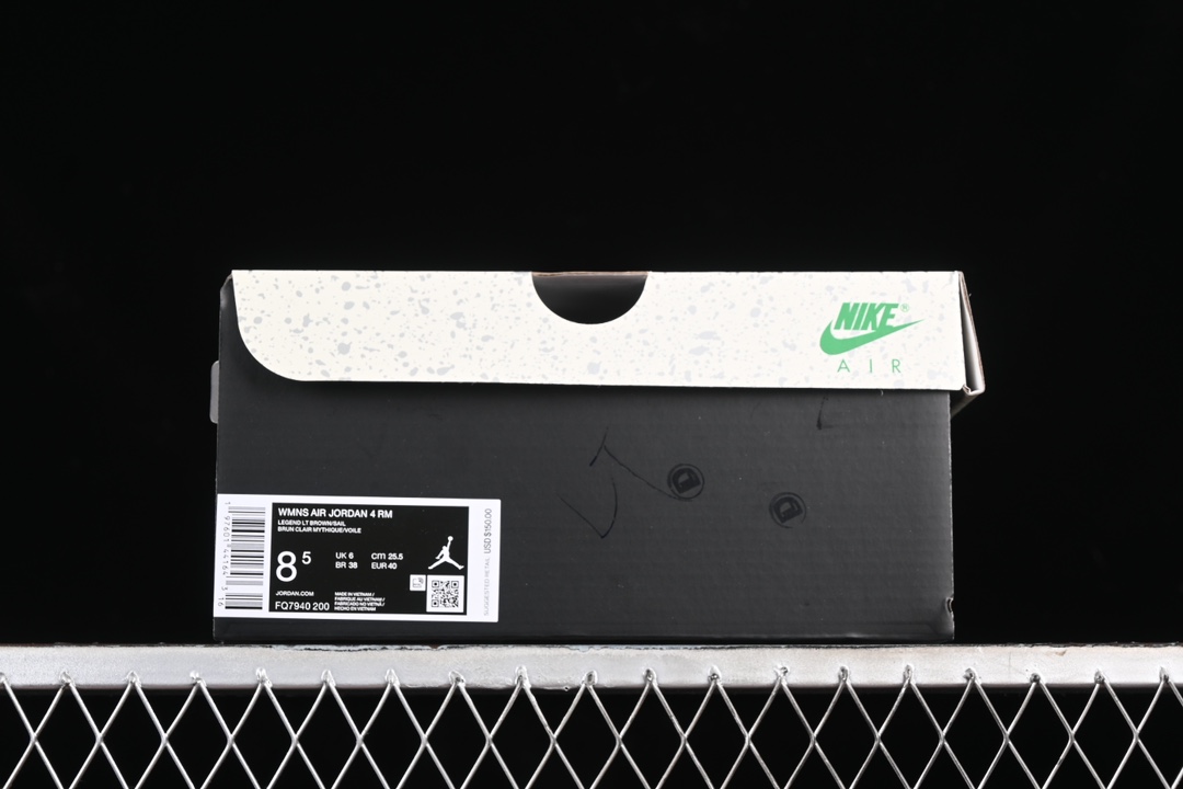💰360纯原
Air Jordan 4 "Remastered" AJ4 乔4重制白灰色 FQ7940-200
#改造后的设计采用了别致的黑色、浅骨色和深灰色调色板。它由纺织网布、皮革和翻毛皮混合而成，散发出时尚、高级的外观，同时保持了其受人喜爱的原始结构。
尺码：36 36.5 37.5 38 38.5 39 40 40.5 41 42 42.5 43 44 44.5 45 46 47.5 LTD4