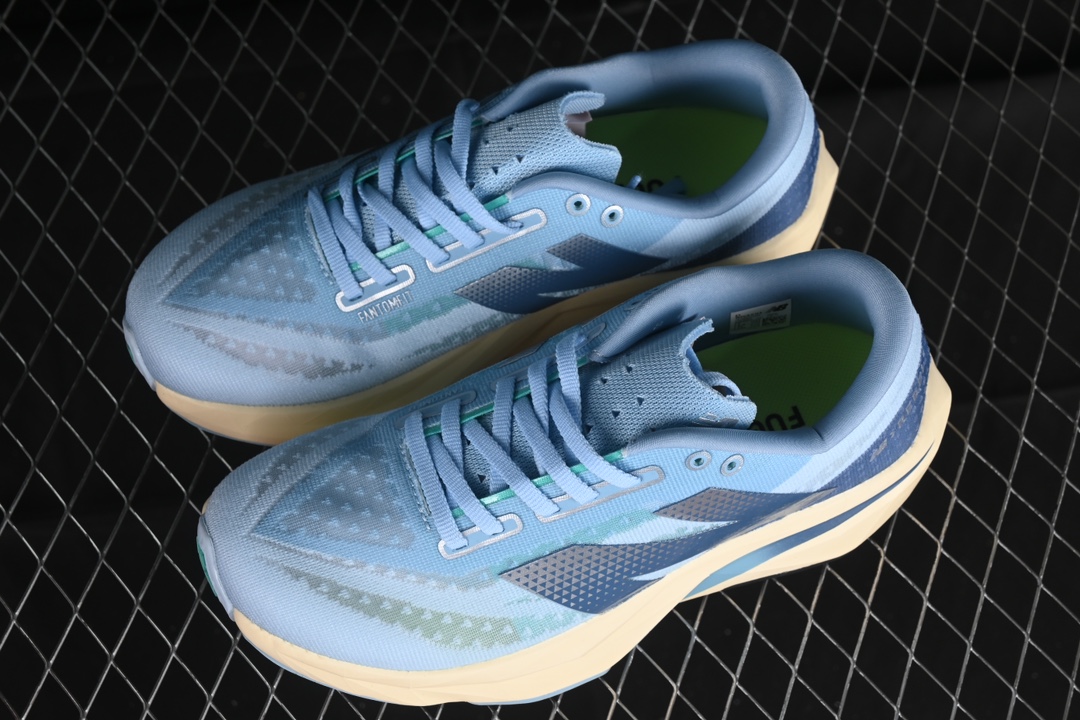 💰220纯原
New Balance FuelCell Rebel V4 低帮防滑耐磨百搭休闲跑步鞋 WFCXCH4
尺码：36 37 37.5 38 38.5 39 40 40.5 41 42 42.5 43 44 45 N.D4