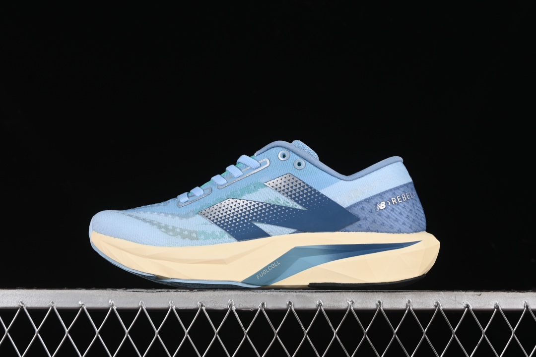💰220纯原
New Balance FuelCell Rebel V4 低帮防滑耐磨百搭休闲跑步鞋 WFCXCH4
尺码：36 37 37.5 38 38.5 39 40 40.5 41 42 42.5 43 44 45 N.D4