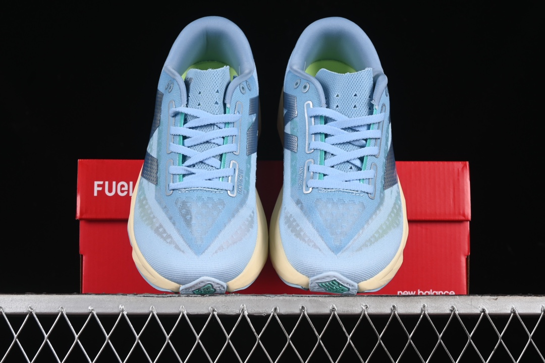 💰220纯原
New Balance FuelCell Rebel V4 低帮防滑耐磨百搭休闲跑步鞋 WFCXCH4
尺码：36 37 37.5 38 38.5 39 40 40.5 41 42 42.5 43 44 45 N.D4