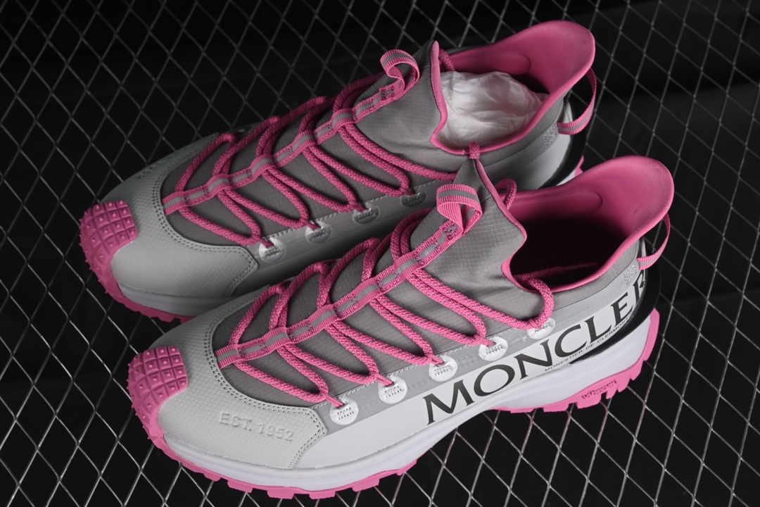 💰500纯原
Moncler Trailgrip GTX 盟可睐/蒙口 抗撕裂材质山地户外鞋 M00080M3457
#鞋身采用Cordura防撕裂尼龙/Gore-Tex防水材质 中底内置全掌碳板 支撑性能拉满 侧边3M反光带
#大底采用RB MD 碳板 TPU 五层分离组合 鞋底搭载Vibram外底提供超强的抓地力和防滑性能 原装大盒包装 内赠Moncler徽章防层袋一副
尺码:36 36.5 37.5 38 38.5 39 40 40.5 41 42 42.5 43 44 44.5 45 46 X.E5