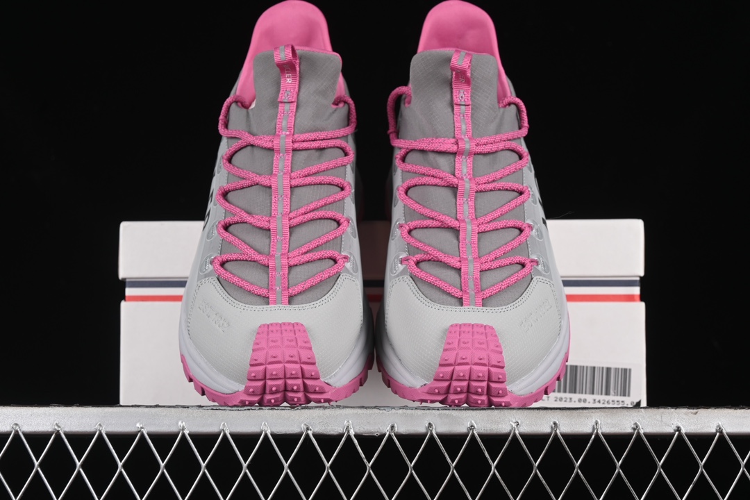 💰500纯原
Moncler Trailgrip GTX 盟可睐/蒙口 抗撕裂材质山地户外鞋 M00080M3457
#鞋身采用Cordura防撕裂尼龙/Gore-Tex防水材质 中底内置全掌碳板 支撑性能拉满 侧边3M反光带
#大底采用RB MD 碳板 TPU 五层分离组合 鞋底搭载Vibram外底提供超强的抓地力和防滑性能 原装大盒包装 内赠Moncler徽章防层袋一副
尺码:36 36.5 37.5 38 38.5 39 40 40.5 41 42 42.5 43 44 44.5 45 46 X.E5