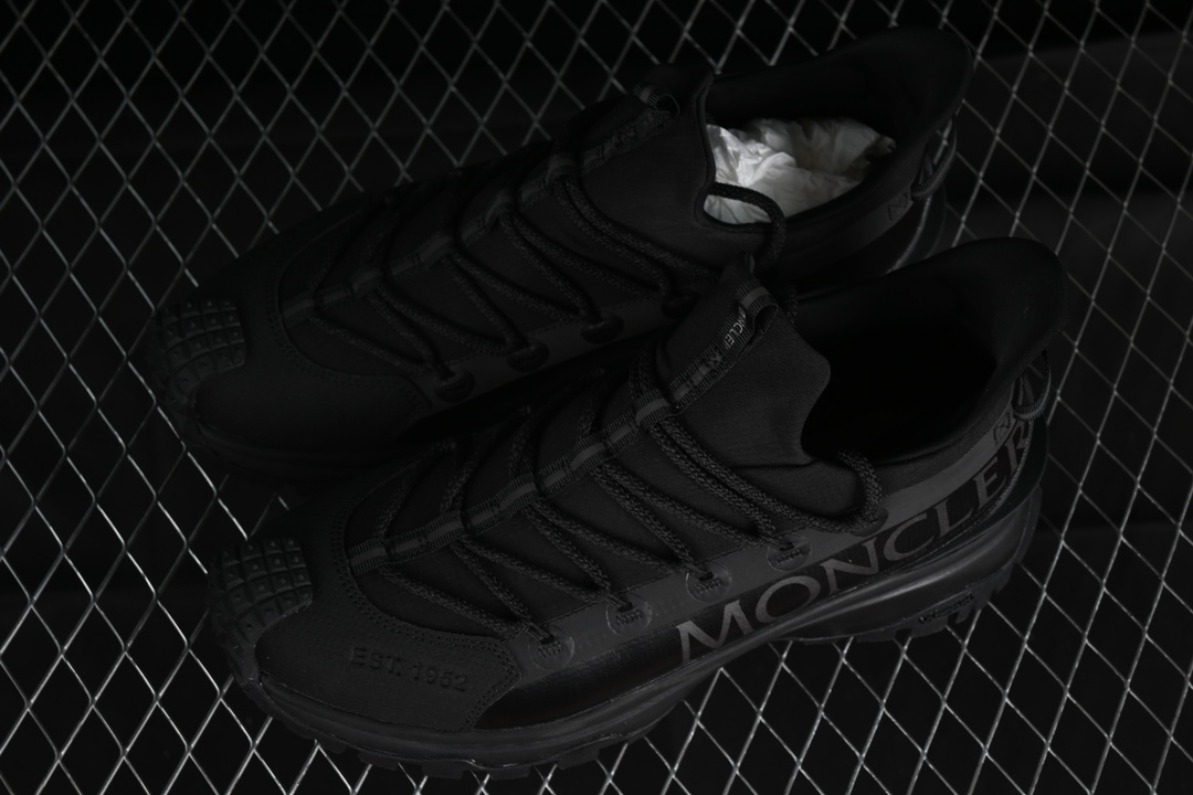💰500纯原
Moncler Trailgrip GTX 盟可睐/蒙口 抗撕裂材质山地户外鞋 M00080M3457
#鞋身采用Cordura防撕裂尼龙/Gore-Tex防水材质 中底内置全掌碳板 支撑性能拉满 侧边3M反光带
#大底采用RB MD 碳板 TPU 五层分离组合 鞋底搭载Vibram外底提供超强的抓地力和防滑性能 原装大盒包装 内赠Moncler徽章防层袋一副
尺码:36 36.5 37.5 38 38.5 39 40 40.5 41 42 42.5 43 44 44.5 45 46 X.E5