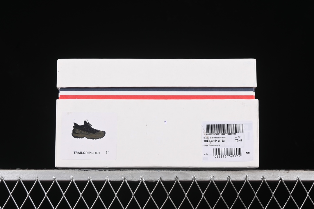 💰500纯原
Moncler Trailgrip GTX 盟可睐/蒙口 抗撕裂材质山地户外鞋 M00240M3457
#鞋身采用Cordura防撕裂尼龙/Gore-Tex防水材质 中底内置全掌碳板 支撑性能拉满 侧边3M反光带
#大底采用RB MD 碳板 TPU 五层分离组合 鞋底搭载Vibram外底提供超强的抓地力和防滑性能 原装大盒包装 内赠Moncler徽章防层袋一副
尺码:36 36.5 37.5 38 38.5 39 40 40.5 41 42 42.5 43 44 44.5 45 46 X.E5
