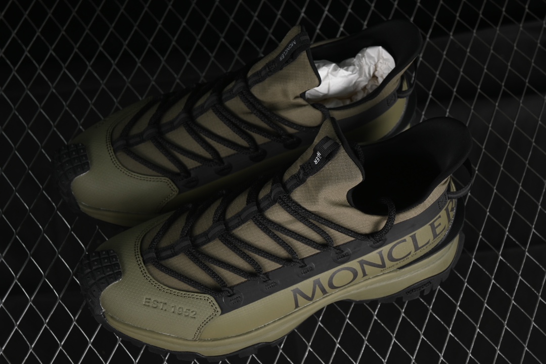 💰500纯原
Moncler Trailgrip GTX 盟可睐/蒙口 抗撕裂材质山地户外鞋 M00090M3457
#鞋身采用Cordura防撕裂尼龙/Gore-Tex防水材质 中底内置全掌碳板 支撑性能拉满 侧边3M反光带
#大底采用RB MD 碳板 TPU 五层分离组合 鞋底搭载Vibram外底提供超强的抓地力和防滑性能 原装大盒包装 内赠Moncler徽章防层袋一副
尺码:36 36.5 37.5 38 38.5 39 40 40.5 41 42 42.5 43 44 44.5 45 46 X.E5