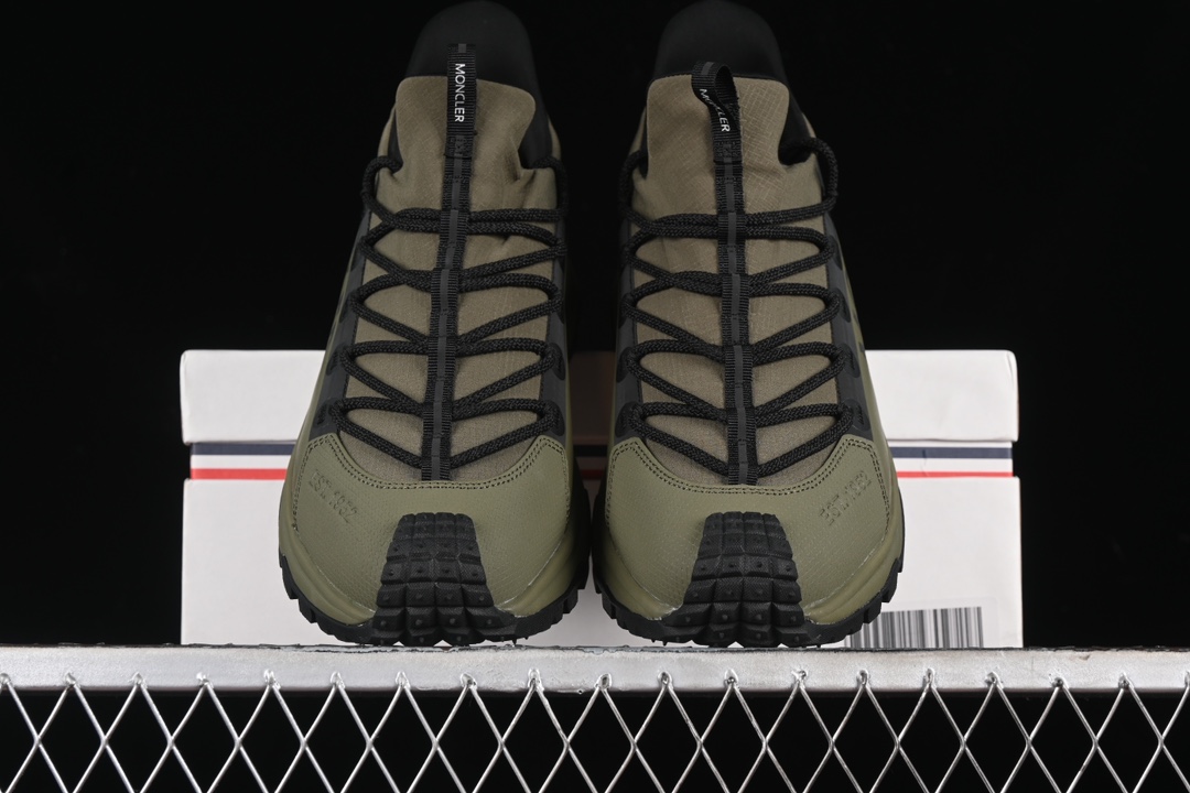 💰500纯原
Moncler Trailgrip GTX 盟可睐/蒙口 抗撕裂材质山地户外鞋 M00090M3457
#鞋身采用Cordura防撕裂尼龙/Gore-Tex防水材质 中底内置全掌碳板 支撑性能拉满 侧边3M反光带
#大底采用RB MD 碳板 TPU 五层分离组合 鞋底搭载Vibram外底提供超强的抓地力和防滑性能 原装大盒包装 内赠Moncler徽章防层袋一副
尺码:36 36.5 37.5 38 38.5 39 40 40.5 41 42 42.5 43 44 44.5 45 46 X.E5