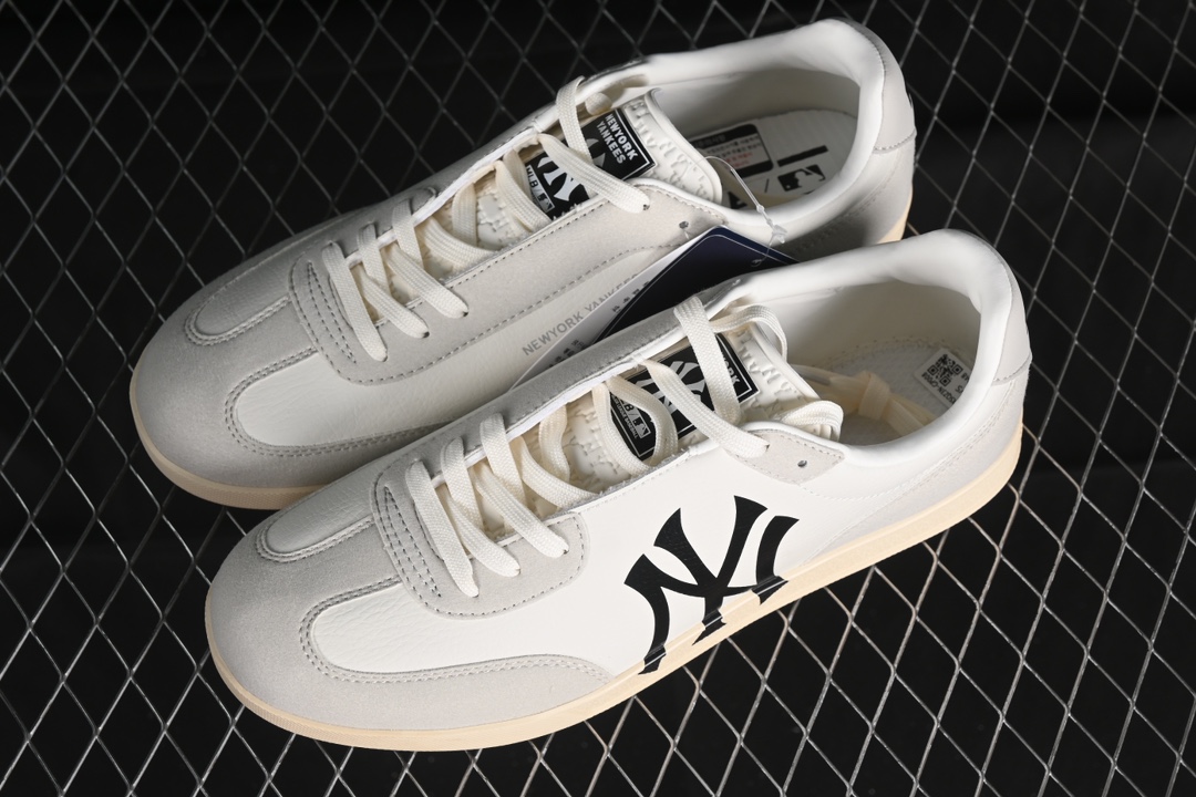 💰200纯原
NY MLB SQUEEZE 纽约洋基队徳训休闲鞋 3ASXSQZ3N50IVS
尺码：35 36 36.5 37.5 38 38.5 39 40 40.5 41 42 42.5 43 44 44.5 45 FYC3