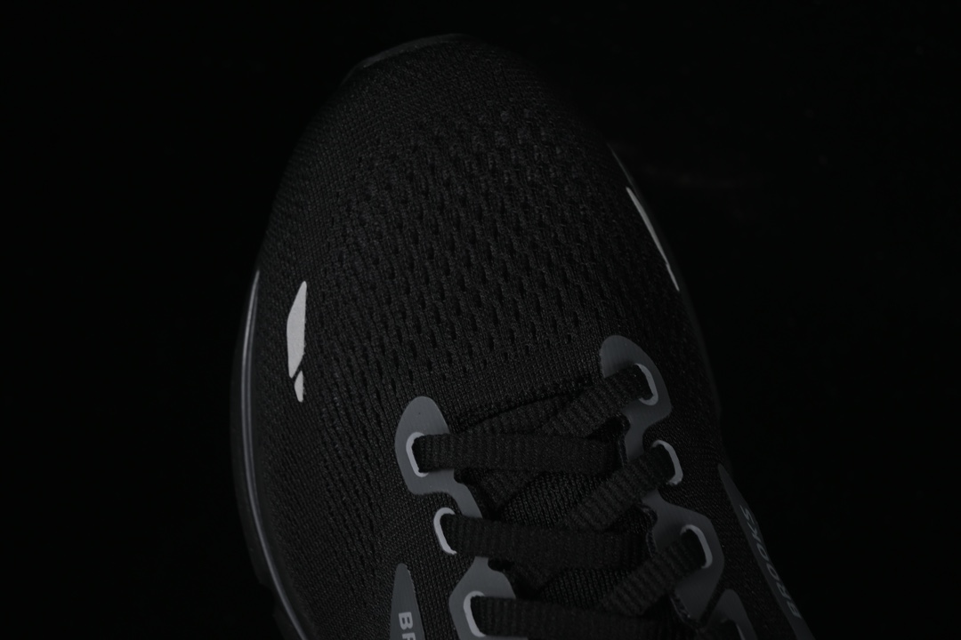 💰240纯原
Brooks Ghost 15 布鲁克斯 追岚23系列低帮透气缓震支撑休闲运动慢跑鞋 1103931D020
#采用改进工程空气网眼组合热熔工艺 鞋面材质搭载DNA LOFT V2密度泡棉缓震系统 中底外置防滑耐磨橡胶底片 回归个性化跑姿
尺码:40 40.5 41 42 42.5 43 44 44.5 45 FYD4