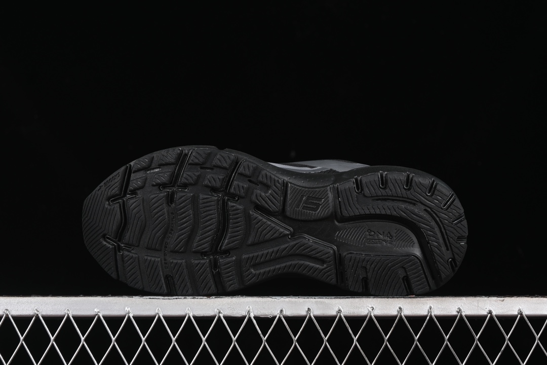 💰240纯原
Brooks Ghost 15 布鲁克斯 追岚23系列低帮透气缓震支撑休闲运动慢跑鞋 1103931D020
#采用改进工程空气网眼组合热熔工艺 鞋面材质搭载DNA LOFT V2密度泡棉缓震系统 中底外置防滑耐磨橡胶底片 回归个性化跑姿
尺码:40 40.5 41 42 42.5 43 44 44.5 45 FYD4