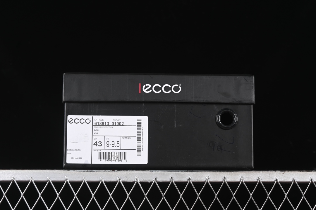 💰340纯原
Ecco 爱步2024新款时尚简约百搭真皮小白鞋 61881301002
#臻选牛皮柔软透气 采用牛皮和柔软织物衬里 提供舒适透气的穿着体验 简约系带设计，可自由调节松紧 随时随地自在出行 拼色设计为整体造型增添活力 时尚随搭 橡胶大底，轻盈缓震，舒适回弹，抓地耐磨 增高厚底 轻松成为街头焦点
尺码：38 39 40 41 42 43 皮鞋码 T.E5