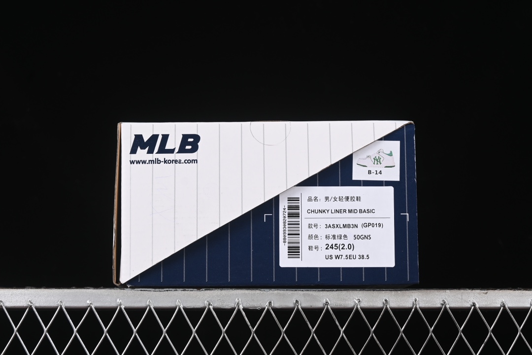 💰240纯原
NY MLB Chunky Liner 纽约洋基队魔术贴 轻量增高厚底休闲运动鞋 3ASXLMB3N50GNS
#鞋底采用高弹原装MD材料 可以自行按压感受 原装级别 MLB 印花网红老爹鞋 内增高6cm原厂原档案数据开发 进口纳米材质 原厂原盒
尺码:35 36 36.5 37.5 38 38.5 39 40 40.5 41 42 42.5 43 44 44.5 45 XMD4