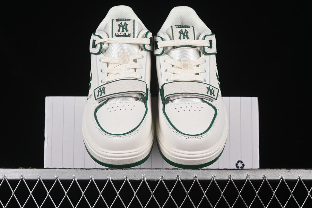 💰240纯原
NY MLB Chunky Liner 纽约洋基队魔术贴 轻量增高厚底休闲运动鞋 3ASXLMB3N50GNS
#鞋底采用高弹原装MD材料 可以自行按压感受 原装级别 MLB 印花网红老爹鞋 内增高6cm原厂原档案数据开发 进口纳米材质 原厂原盒
尺码:35 36 36.5 37.5 38 38.5 39 40 40.5 41 42 42.5 43 44 44.5 45 XMD4
