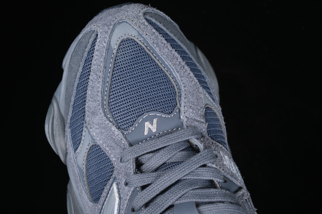 💰280纯原 Joe Freshgoods x New Balance NB9060 联名款 复古休闲运动慢跑鞋 U9060IB
#鞋款灵感源自设计师本人对夏日的怀日回忆。鞋面大身由空间双格及磨砂鞋面拼接而生，配以柔和、温暖的粉橘色调，夏日氛围拉满
#采用大面积网眼以及麂皮材质覆盖鞋身，还原经典气质。搭载ABZORB避震科技，由泡沫聚酯制成，上脚可以有效减少由鞋底反弹对身体及双腿的冲击力
尺码：36 37 37.5 38 38.5 39 40 40.5 41 42 42.5 43 44 44.5 45 46.5 3.D4