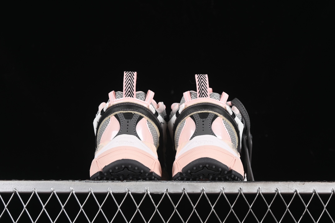 💰400纯原
Off-White Be Right 白粉色低帮生活休闲鞋
#鞋款的外观设计走在时尚前沿，其独特的风格款式构成了品牌身份重要的一部分。
尺码：36 37 38 39 40 41 X.E5