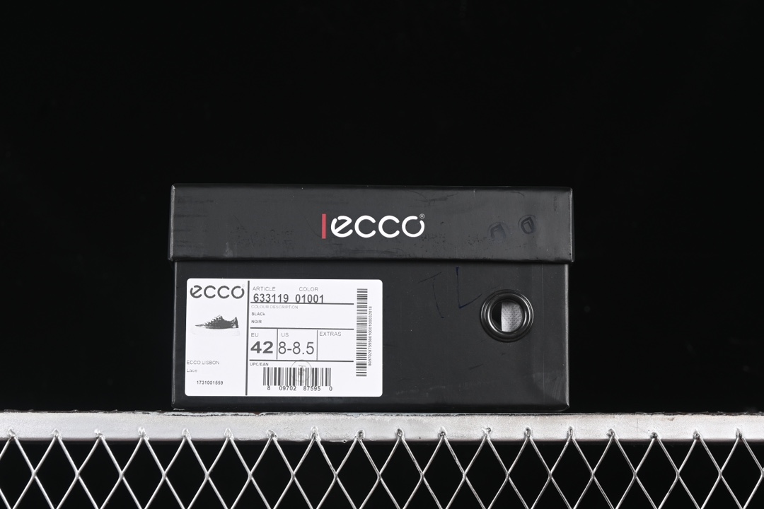💰340纯原
Ecco 爱步街头轻巧系列 秋季增高圆头百搭休闲小白鞋 63311901001
#牛皮与牛皮剖层拼接鞋面 时尚个性 出街有型 简约粗绳系带设计 可自由调节松紧 贴合脚型 PU加厚鞋底 包裹足弓与后跟 为双脚提供支撑性 休闲百搭 简约利落
尺码:38 39 40 41 42 43 皮鞋码 T.E5